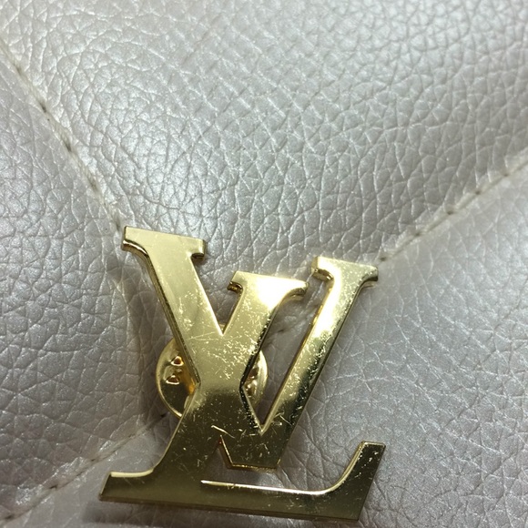 Louis Vuitton logo pin counter staff pin - - Picture 5 of 8